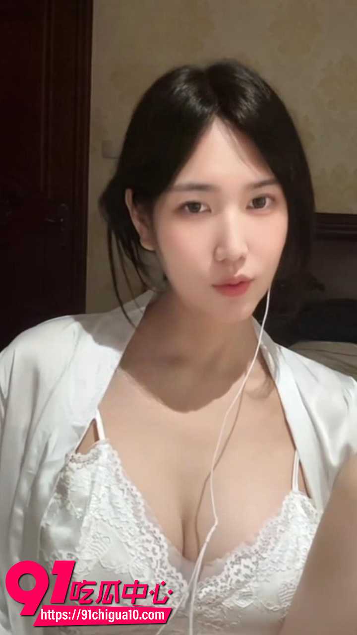 高颜值网红小羽ASMR首次露点大尺度2