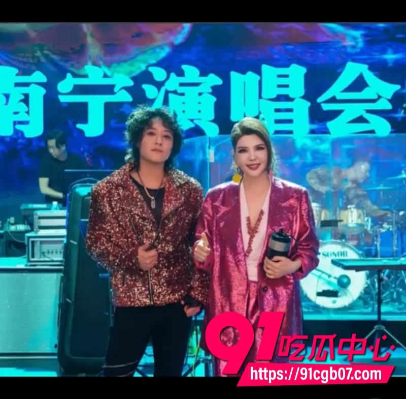 民族歌手乌兰图雅，被曝出与团队贝斯手郝梓杰的瓜9
