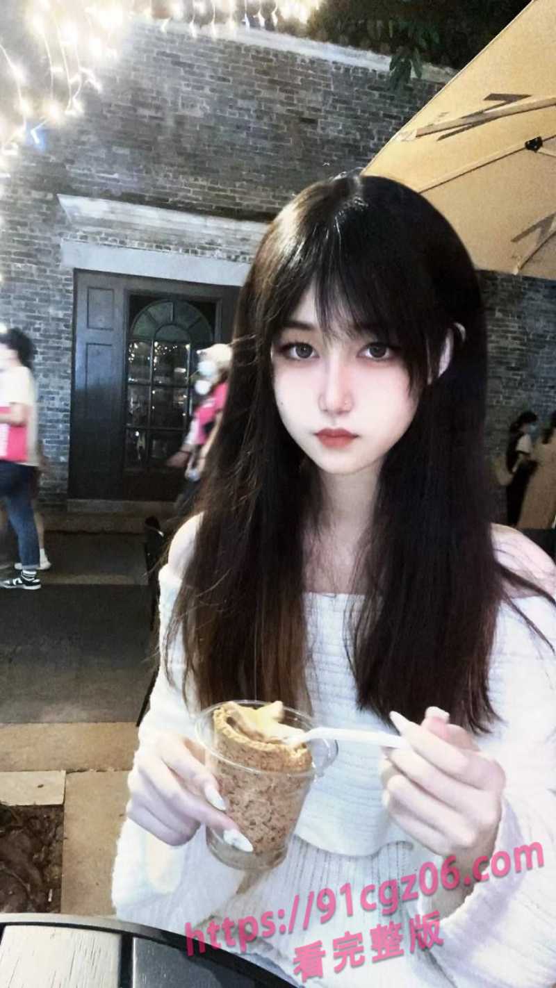 广东顺德何梦诗与房地产销售男友私密性爱视频流出 如此可爱的妹子也这么骚吗?