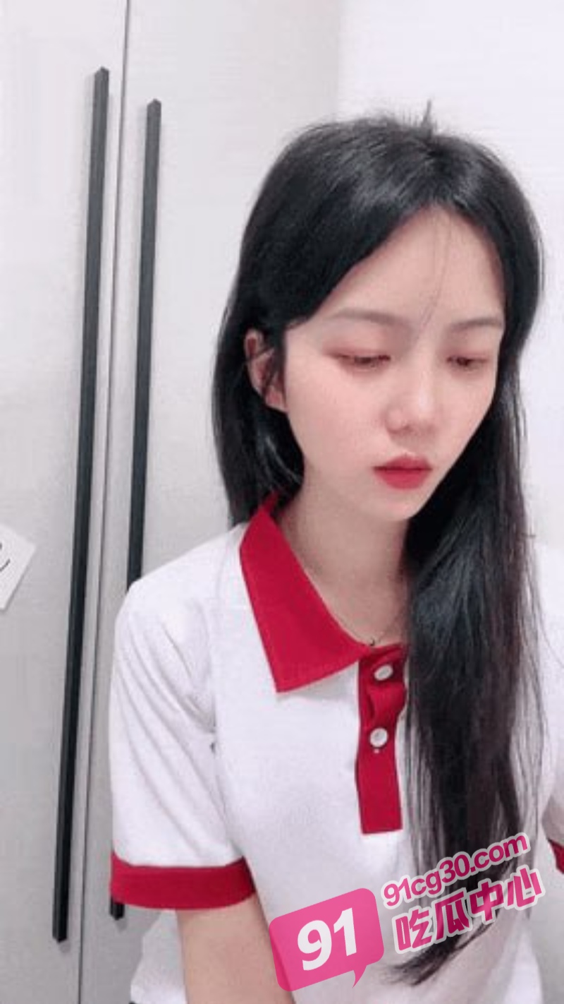 04年性感少女秦烨的神秘直播 青岛娇娃惊艳网友 掰穴完美呈现粉嫩私处！