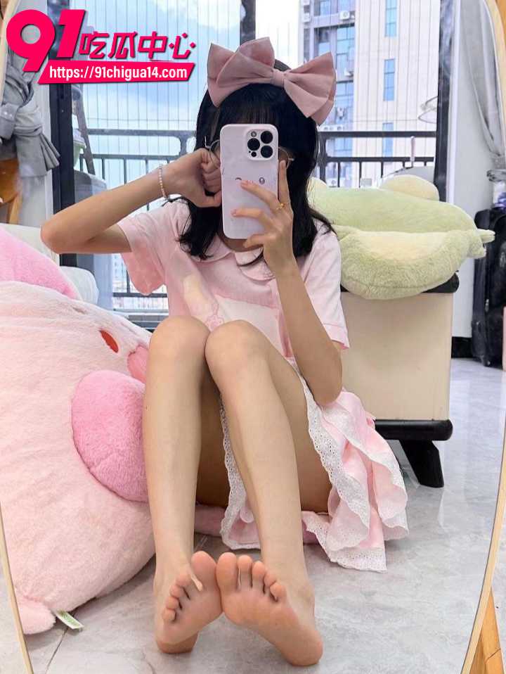 抖音小网红萌梨梨换号继续卖逼2 抖音小网红萌梨梨换号继续卖逼2