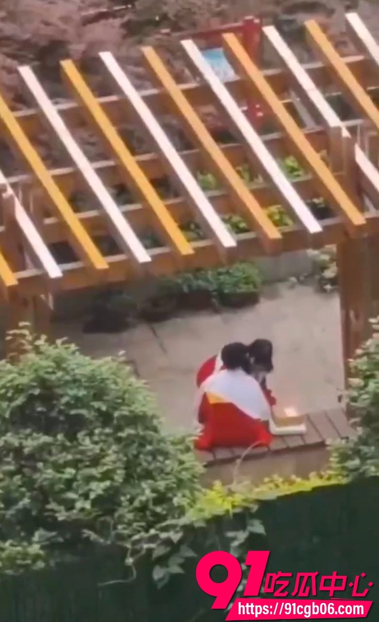 学生在学校偷吃禁果被偷拍 8