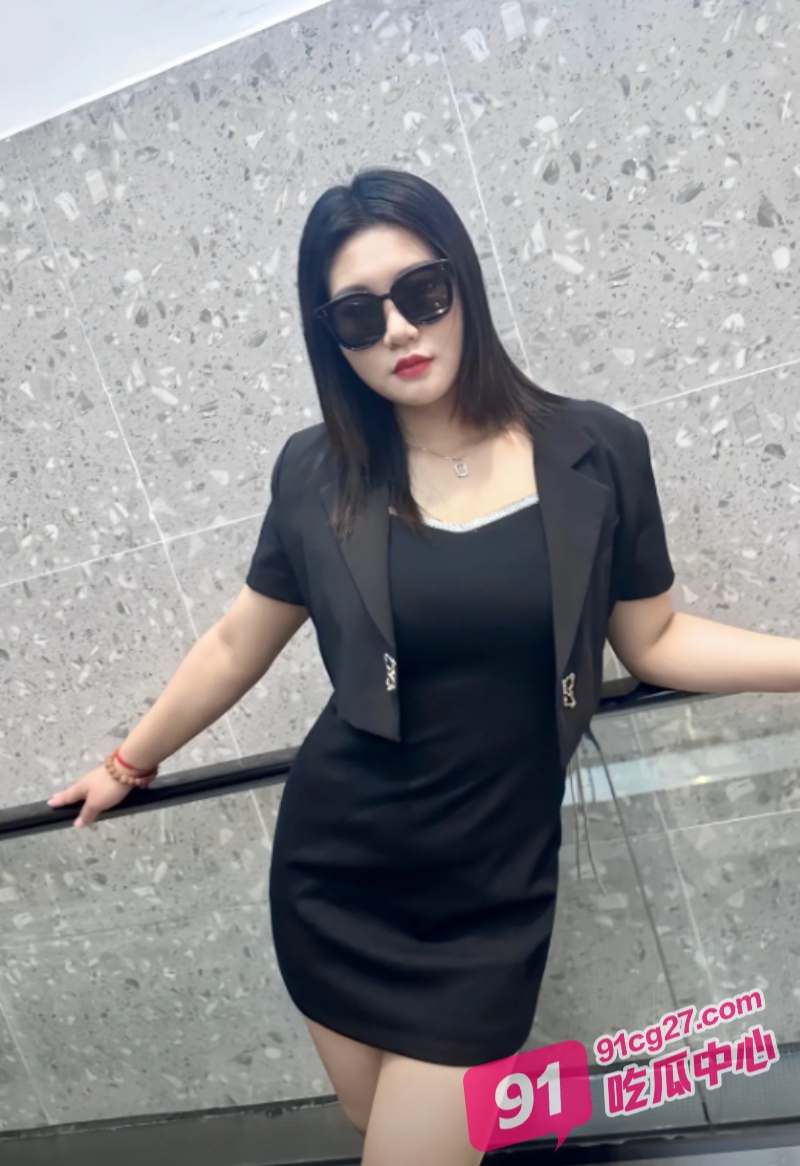 铁打的骚逼流水的屌 骚妻的淫乱生活 极品娇妻被单男尽情玩弄爆操内射!