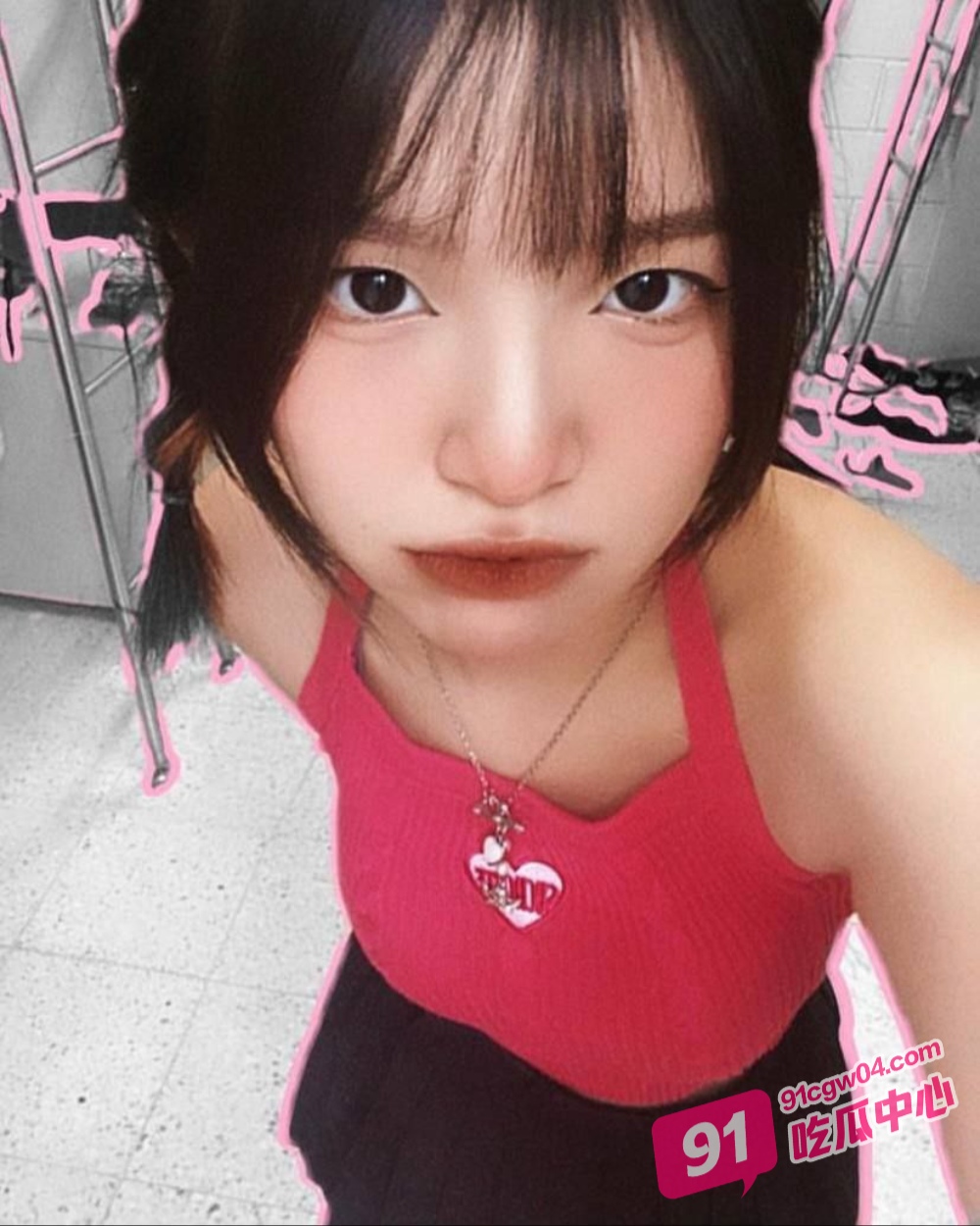 广西玉林学妹曹佳佳被主人远程调教视频流出 揉奶抠逼 一脸骚样！ 配图3