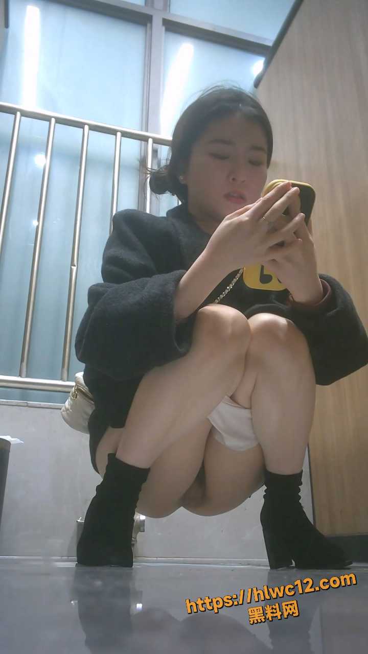 牛逼大神写字楼女厕所拍摄视频流出 小骚货尿尿 全程拍得清清楚楚