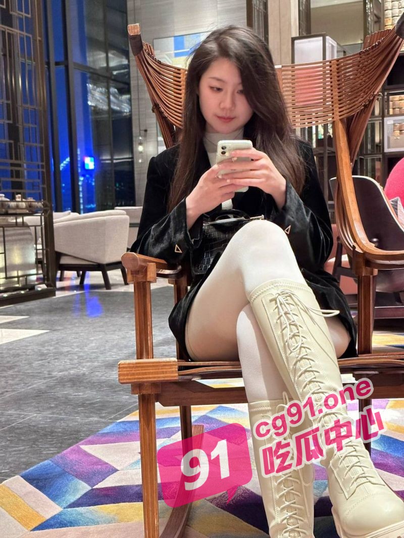 肌肉男约炮00后少女 扶着屁股后入 被妹子直夸好厉害！