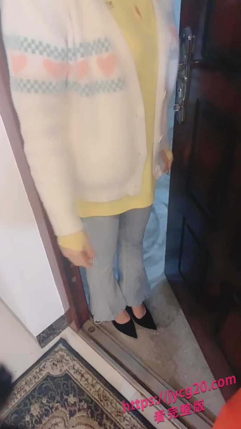 美团女外卖员登门送货 反差撩动男租客欲望