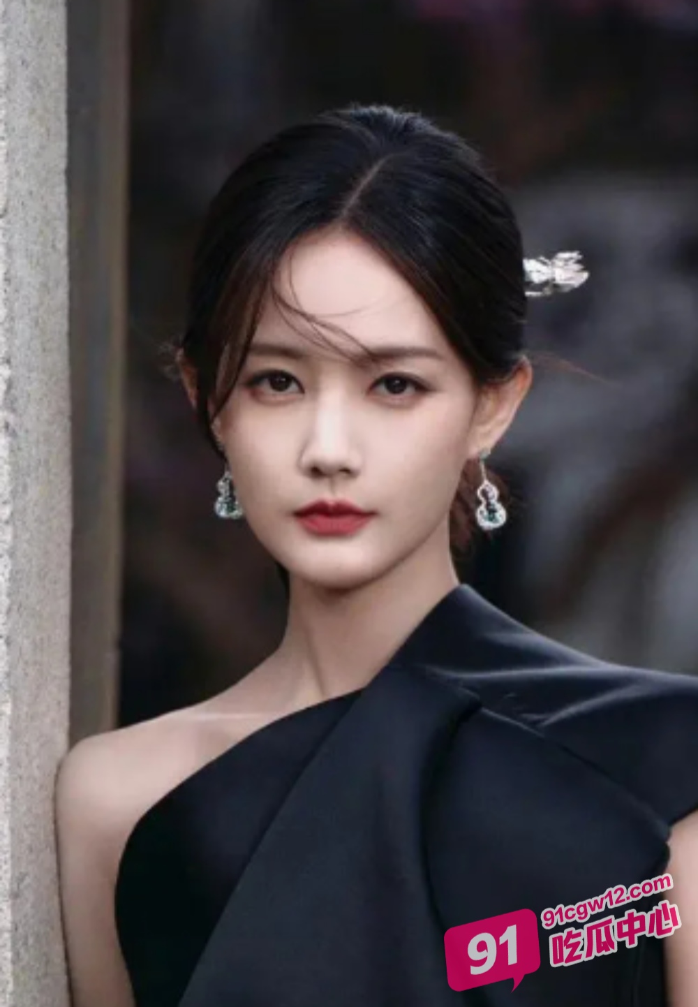 银慕佳人李一桐～化身性感骚货老师教室勾引学生做爱 黑丝淫穴魅惑榨精 配图3