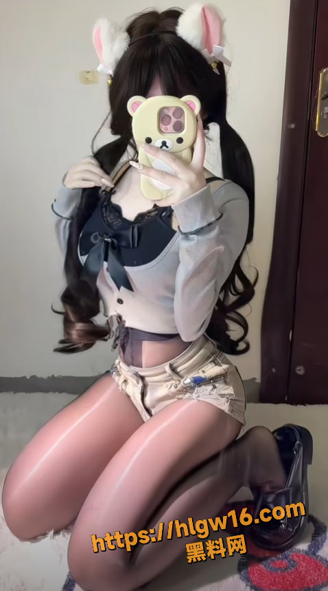 抖音17w粉丝女菩萨 笨蛋小鱼大假吊 自慰抠逼打飞机福利姬 反差婊嫩逼一线天!