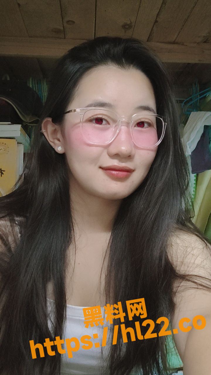 闷骚微胖肥臀前女友，常跟一群男人发裸照撩骚，被男友发现后果断曝光做爱视频