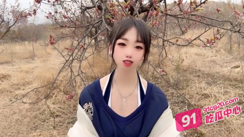 温泉就要裸着泡 爆乳美少女小桃酱 私汤温泉激情流出！ 配图