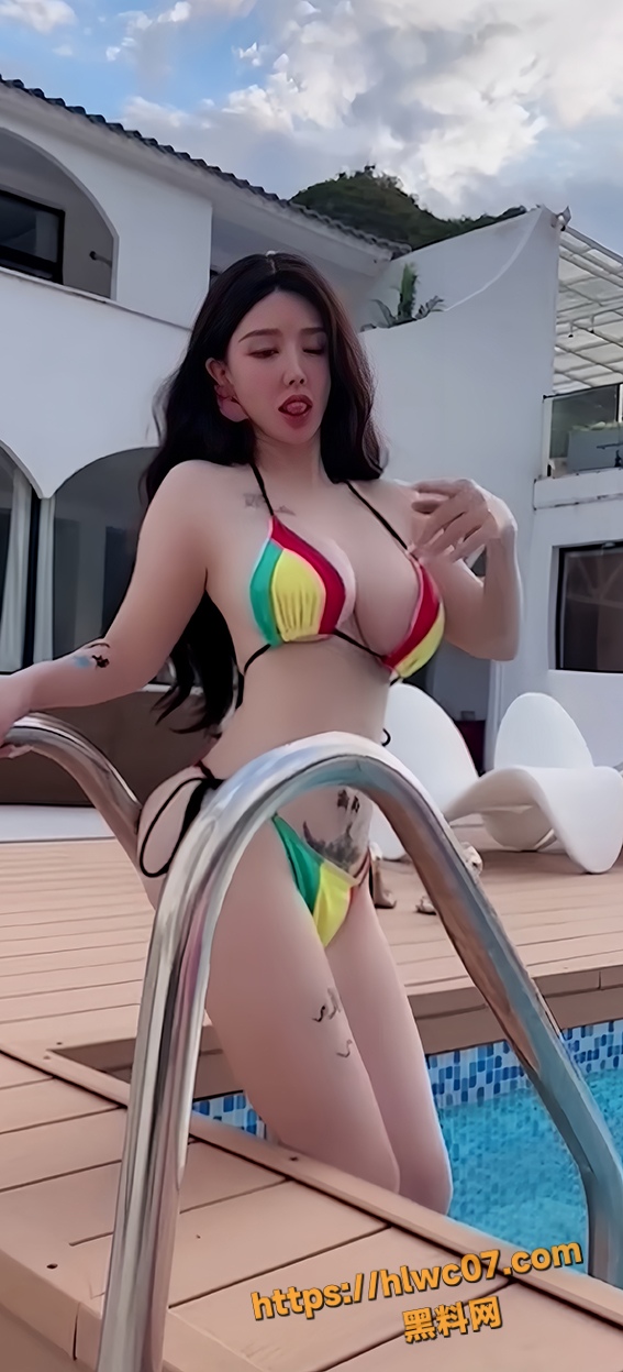 秀人网巨乳女神 潘娇娇 泳池边湿身诱惑露奶拍摄写真 丰满身材性感撩人
