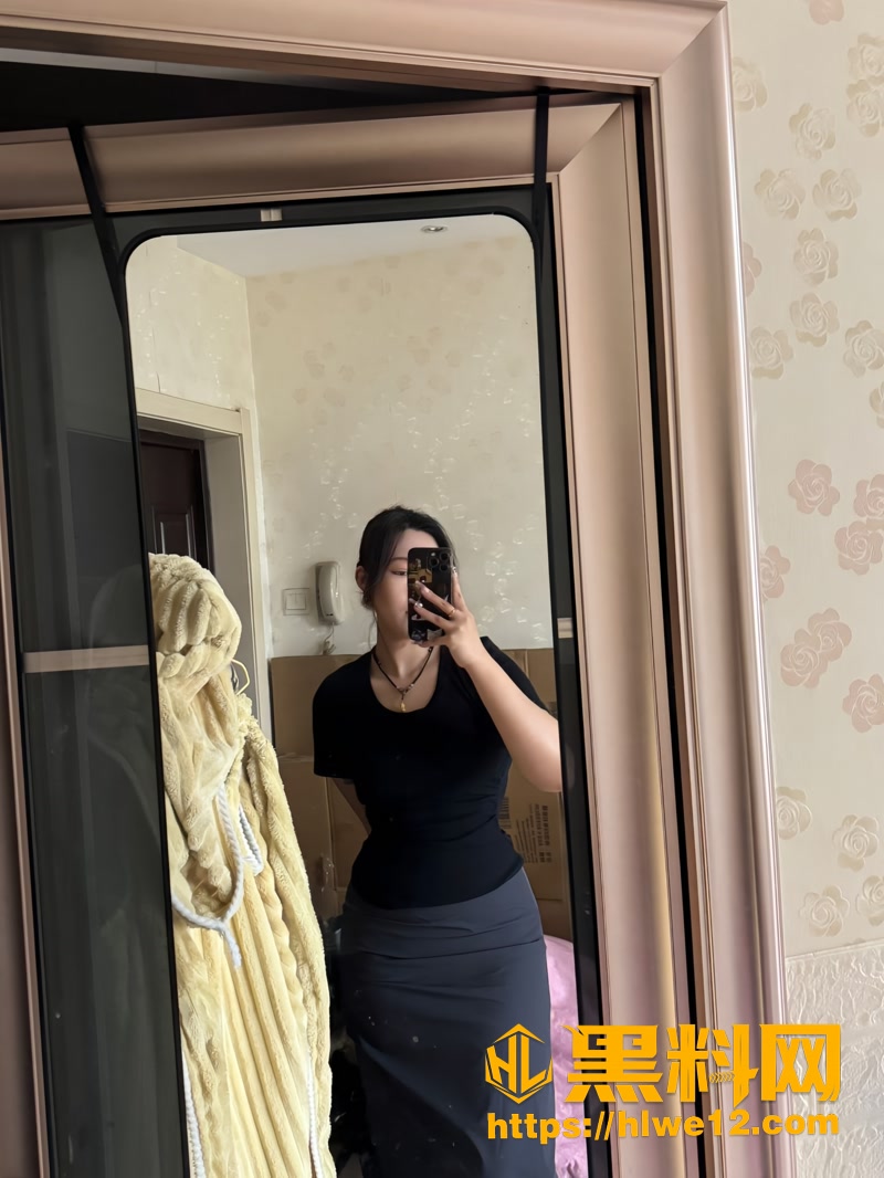 湖南艺术职业学院表演系精神小妹 林小野 各种自慰性爱视频合集流出