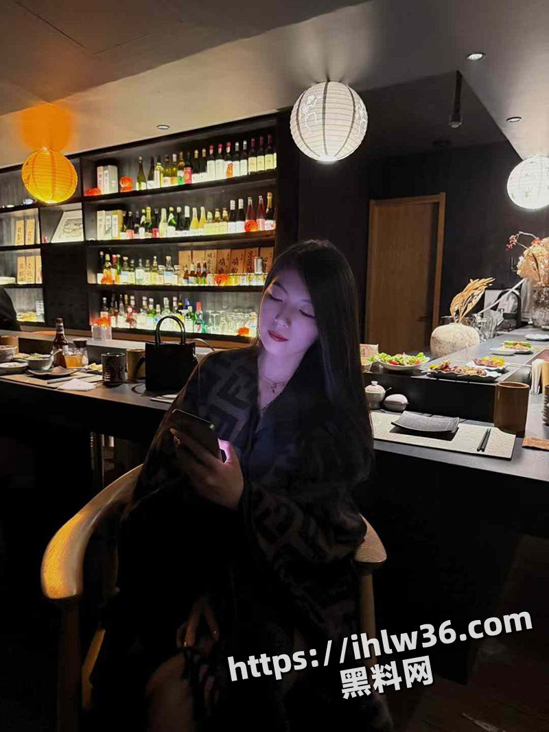 驱车2000公里来到丽江只为艳遇小姐姐，饥渴小荡妇，上车就脱裤！
