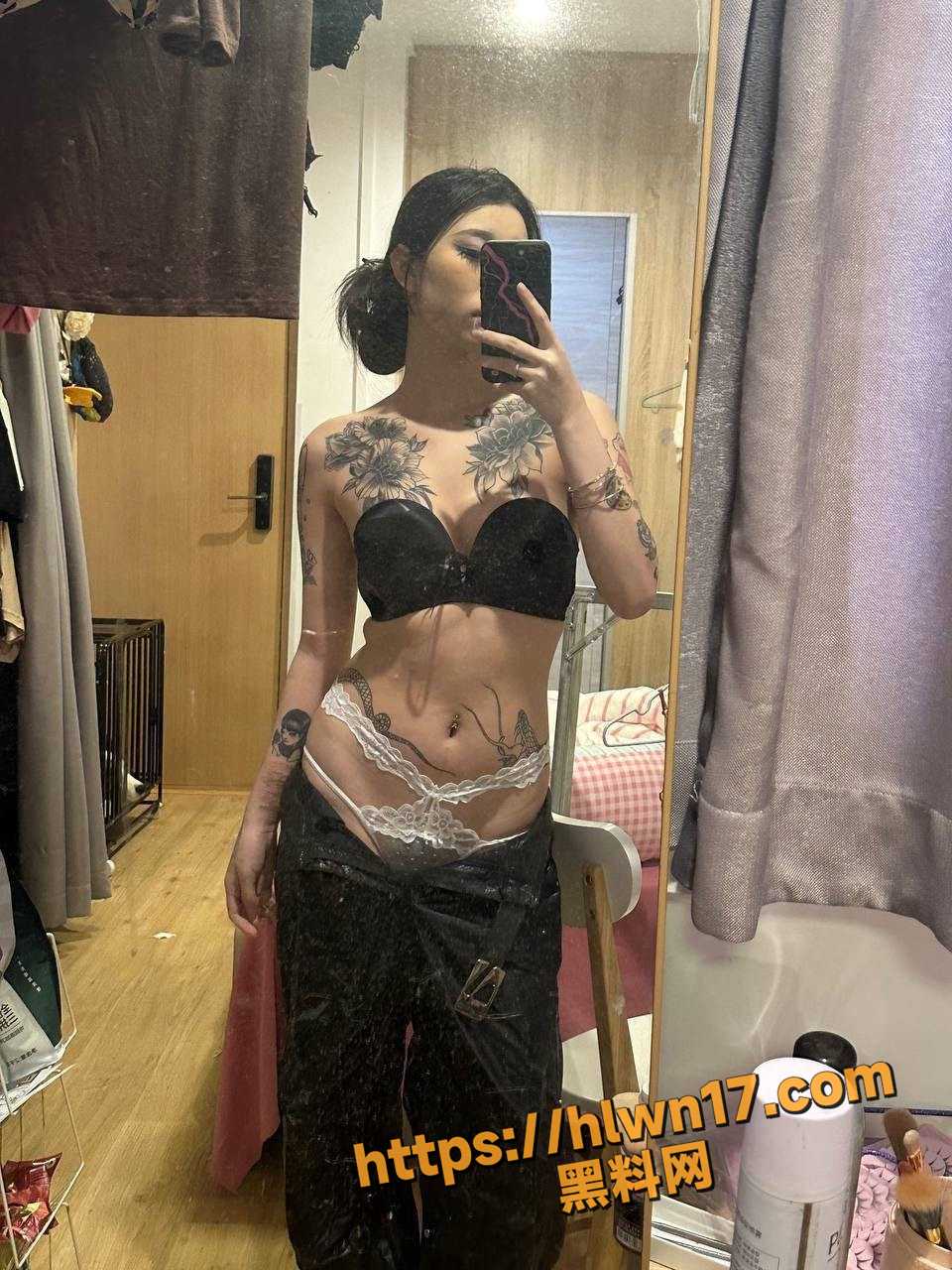 成都纯欲符文女战士申请出战与炮友性爱视频流出 满背纹身搭配烂黑逼 野鸡女神千人骑万人操！