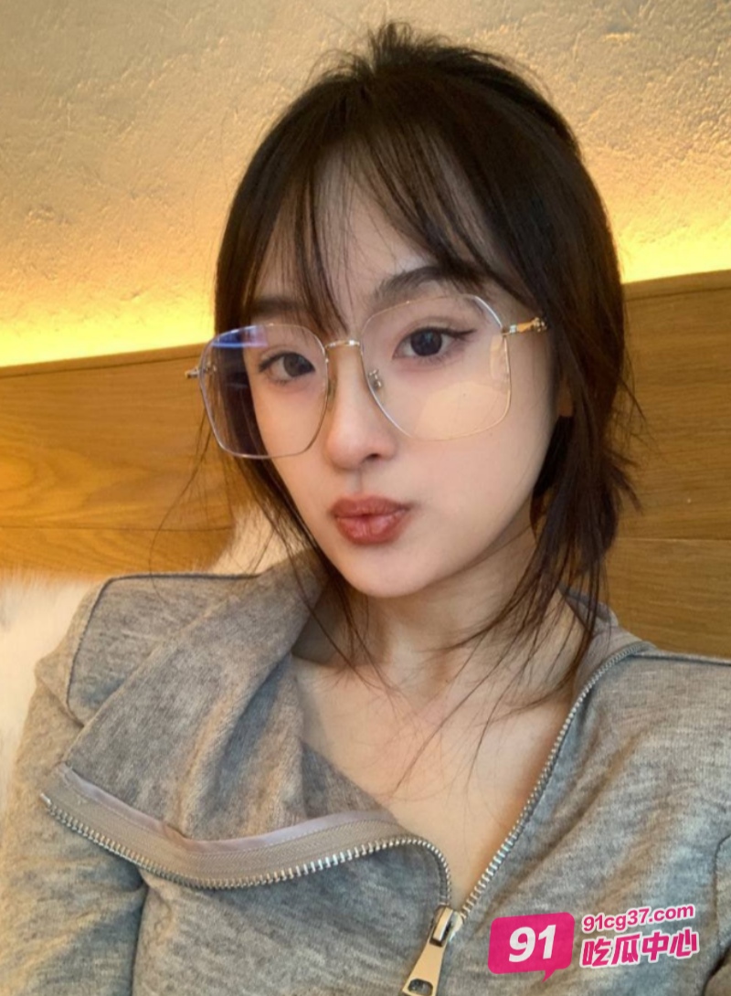 绿帽男分享娇妻～疯狂打桩后入爆操肥臀蜜穴！ 配图8