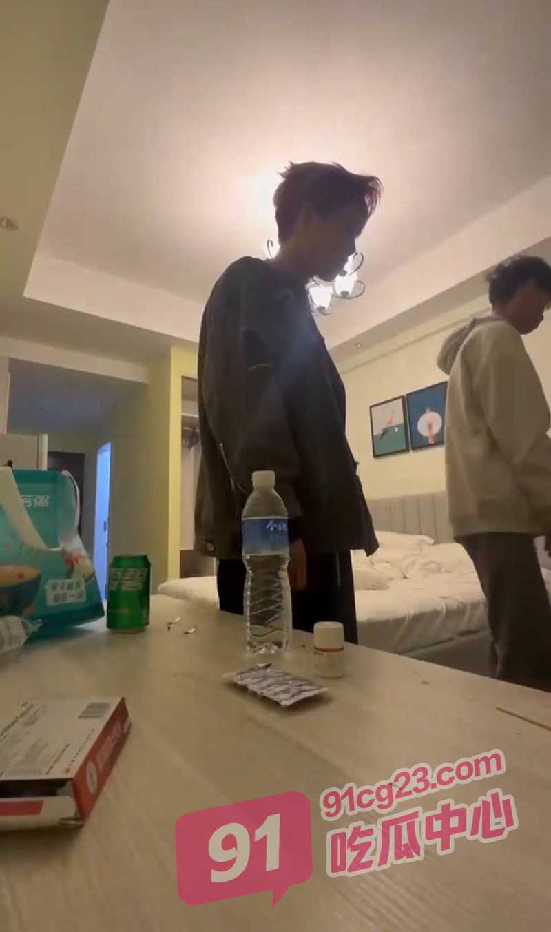 失足女不听话？ 鸡头直接电击伺候 好离谱！ 配图2