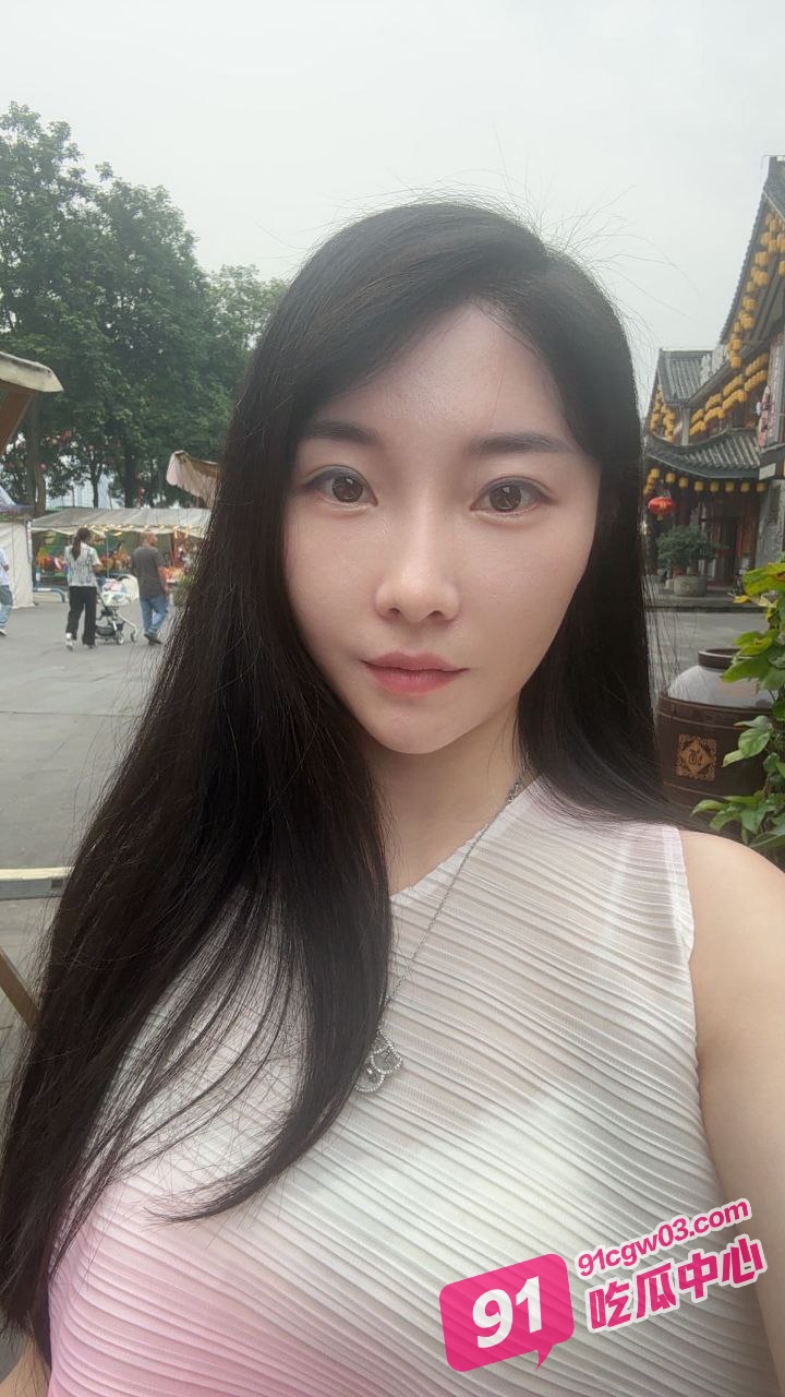 推特长屌男神Vissstaaaas约炮D奶人妻 人妻阴道太短大屌直接插到宫口 十分爽痛！ 配图4
