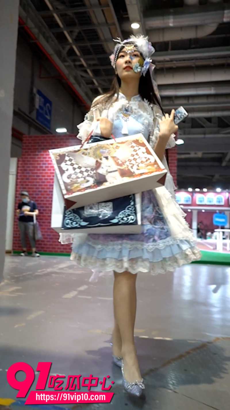 抄底大神漫展抄底蓝洛丽塔银高跟精致小仙女0