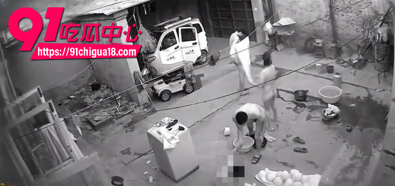老公不在家嫂子和两个小叔子一起洗澡2