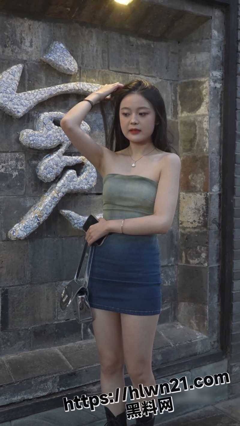 KFC最新抄底偷拍 各类型极限嫩妹丝袜短裙 修长美腿紧夹白色T字骚内 裙底风光美妙绝伦