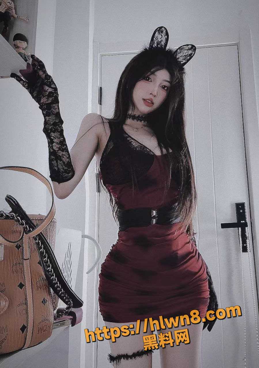 一个被眼镜封印了的顶级反差婊 高颜值反差女主播 VV星球 榜一大哥定制福利视频流出！