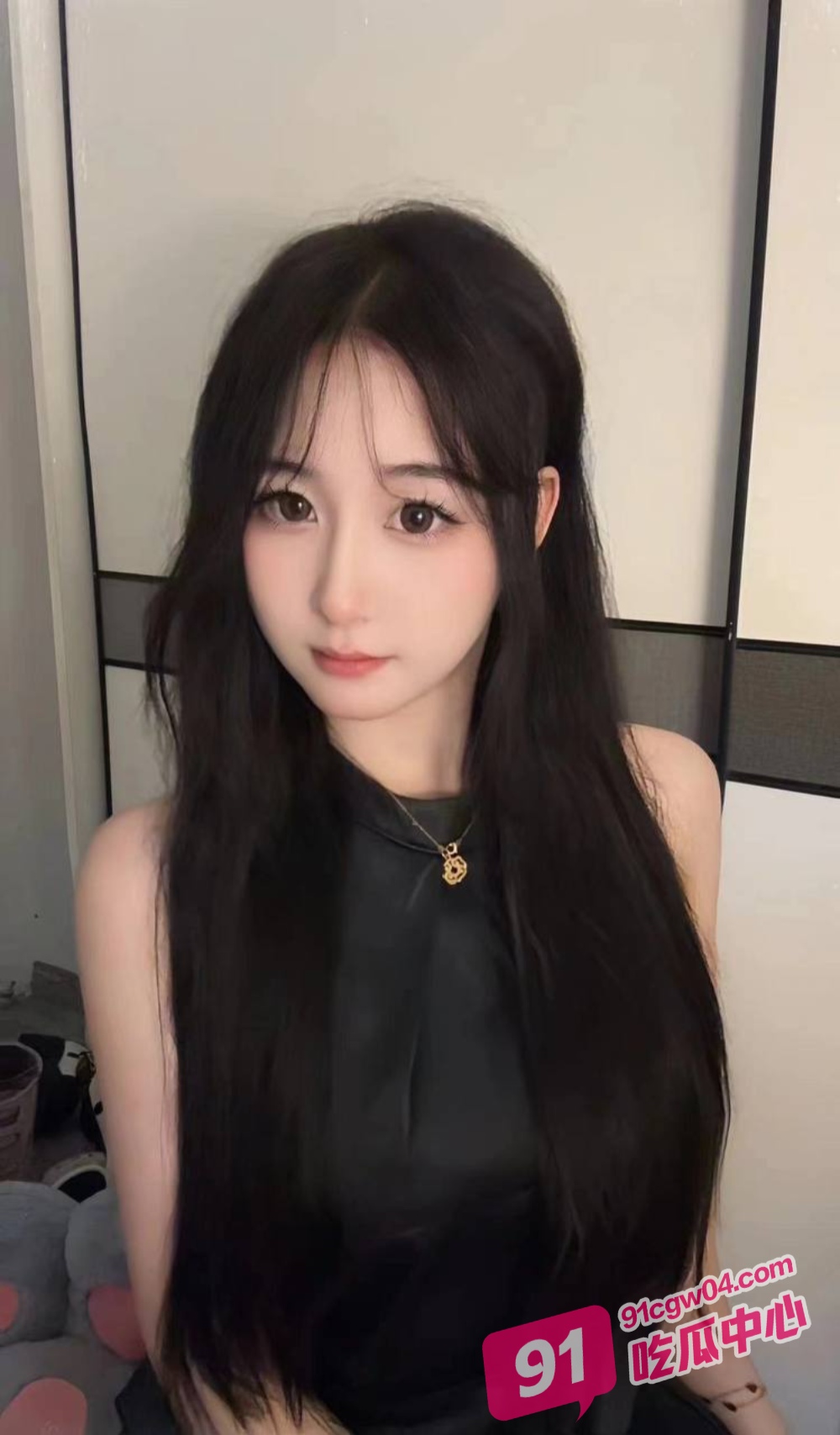 校花级小妹妹王萌萌暑假被金主带到酒店啪啪 超嫩鲍鱼穴被爆插差点被操哭！ 配图3