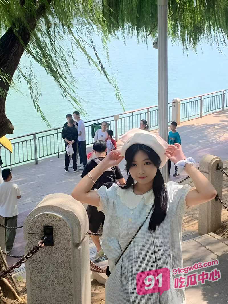 山东济南职高嫩妹王柳青 被富二代调教 白嫩肉体变泄欲肉便器！ 配图3