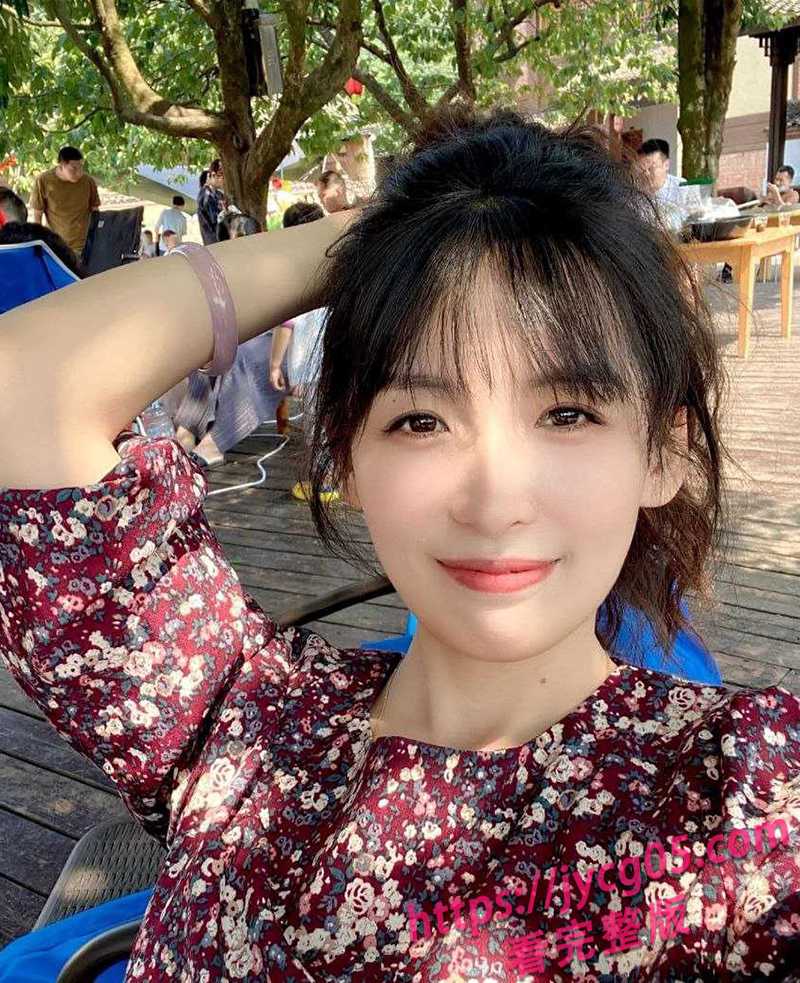 湖北女事业编荣琳琳裸聊视频外泄！清纯外表下竟如此放飞 配图2