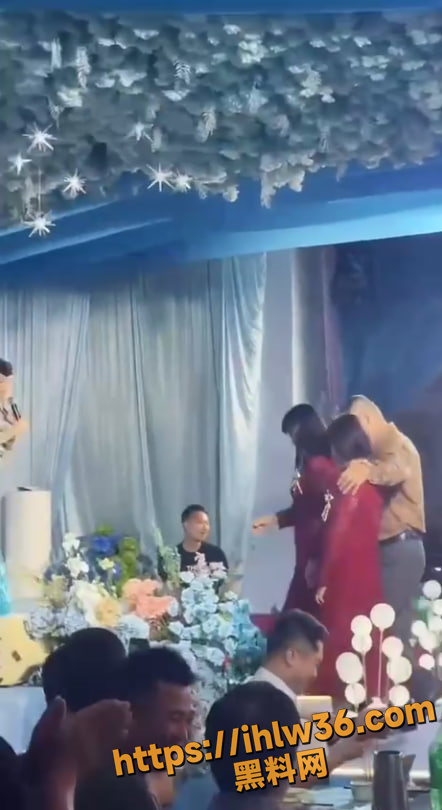 广东人结婚名场面流出 儿子结婚直接把大小老婆一起带上场 这才是真正的人生赢家！