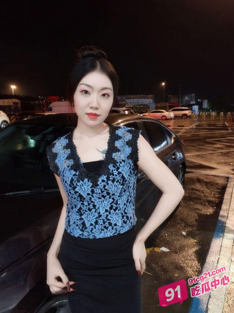 推特性瘾少妇“暮色” 黑丝翘臀诱惑男粉 主动送炮博流量！ 配图9