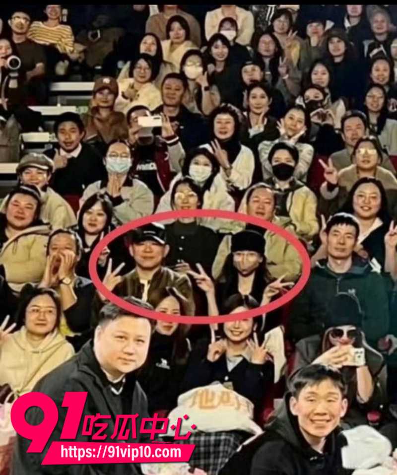 国内男明星胡彦斌和女友易梦玲冲上微博热搜第一从马尔代夫海边激吻到2026年零互动两人疑似分手27