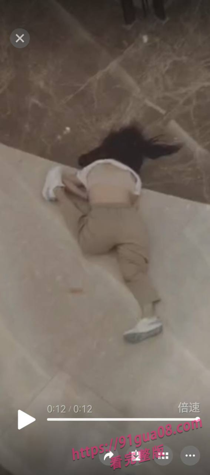 广州泡泡玛特Labubu上新 女子因争抢不幸坠楼现场视频曝光令人痛心 配图2