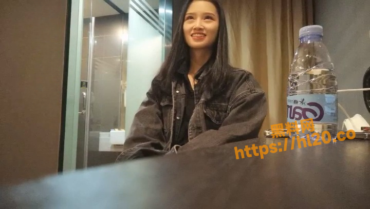 全网疯求系列之酒店叫外围来的却是女友闺蜜，先是羞涩的对白过后再来各式各样的抽插！真是尴尬又刺激～