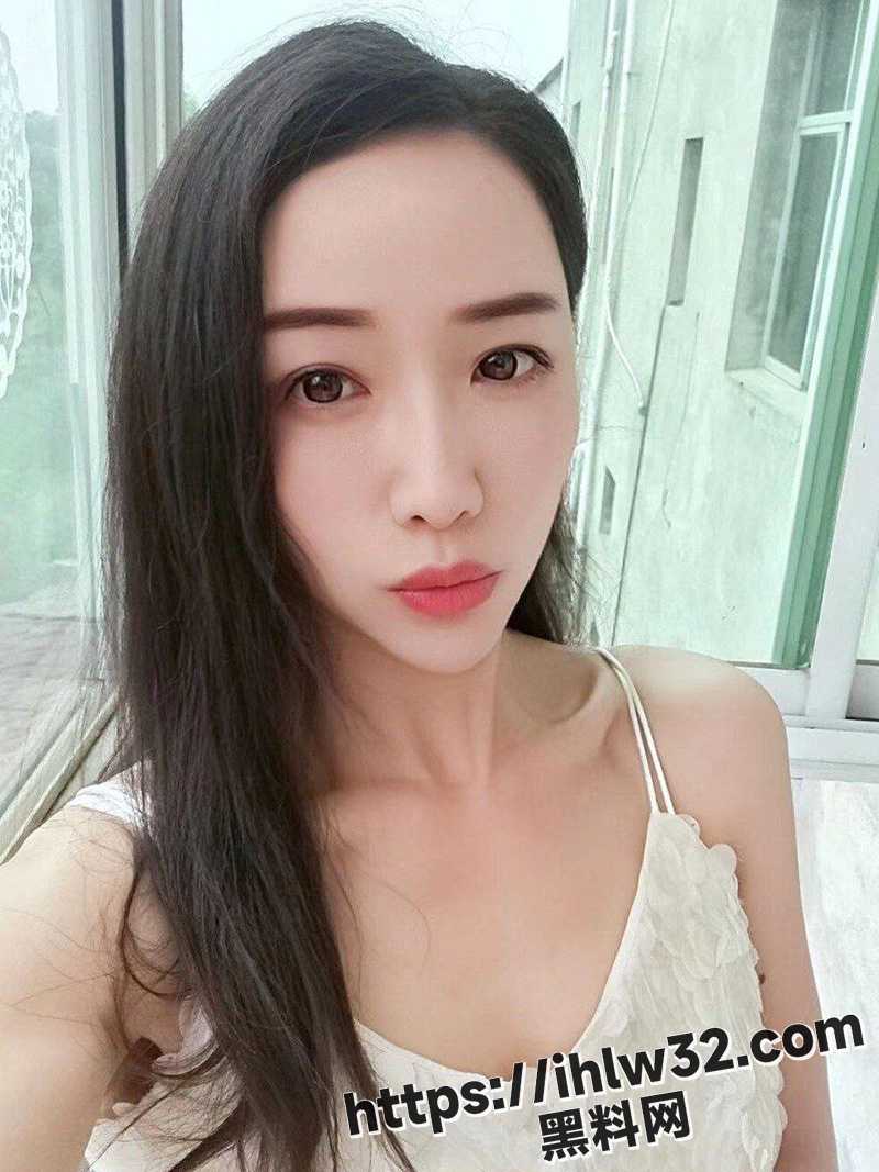 约炮极品野模在酒店大干高潮 超骚气质在镜头前完美的呈现了出来！