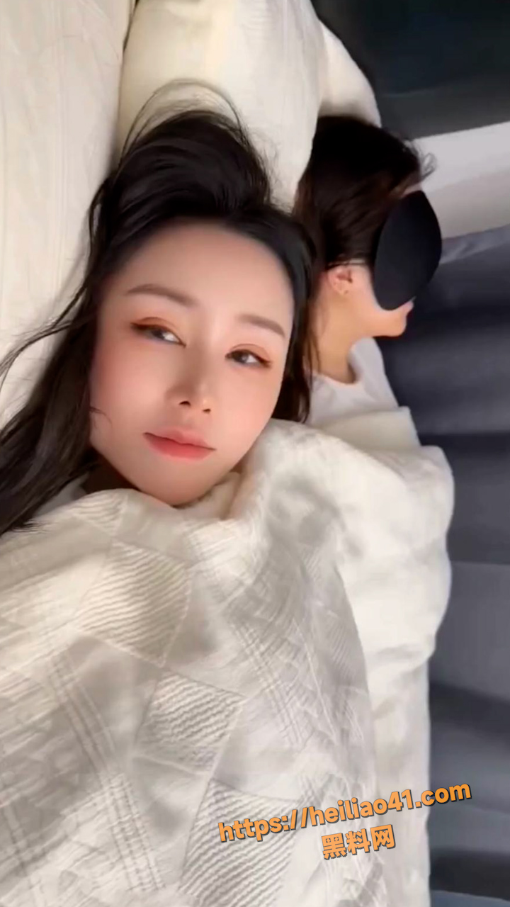 推特高颜值网黄 汐梦瑶 与闺蜜一起服侍男友 白虎姐妹花高能榨精！