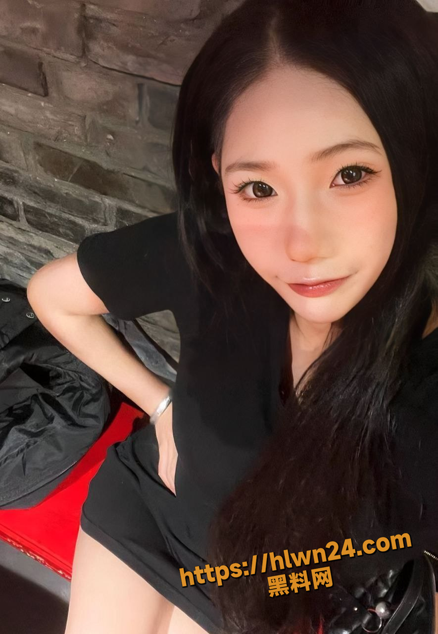 广西民族大学 吴芷舒 舍友无私分享口交性爱视频 颜值逆天生性乖巧颜射一脸反差十足