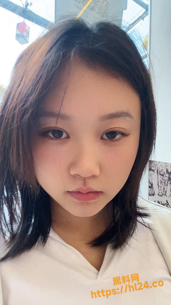 独家曝光贵州贵阳母狗 李迪 超骚的身段喜爱玩淫乱3p！三洞已开的她被前插后操～