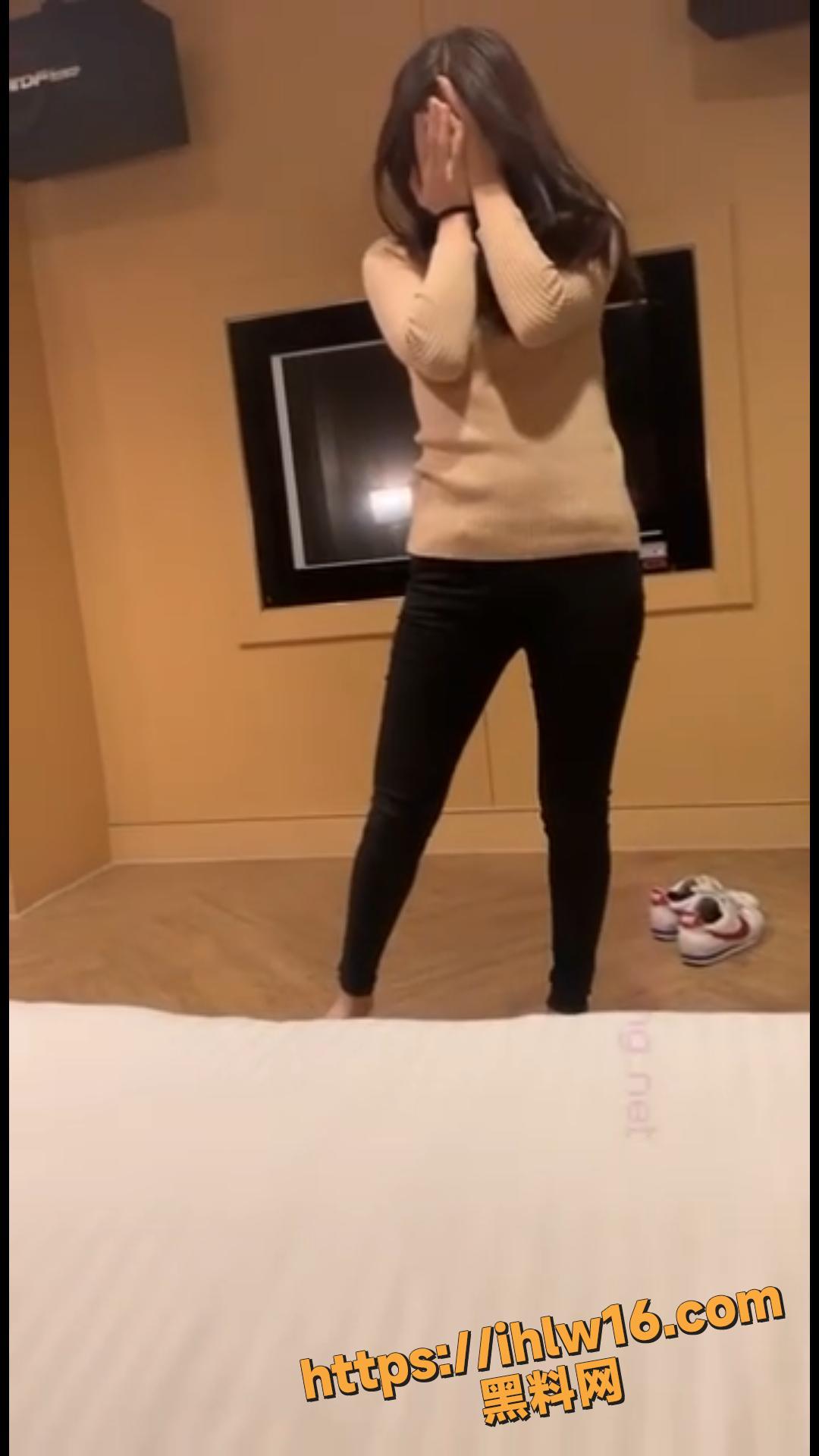 精神小妹出来社会那么多年了 竟然还是处女之身 真是意外之喜啊！