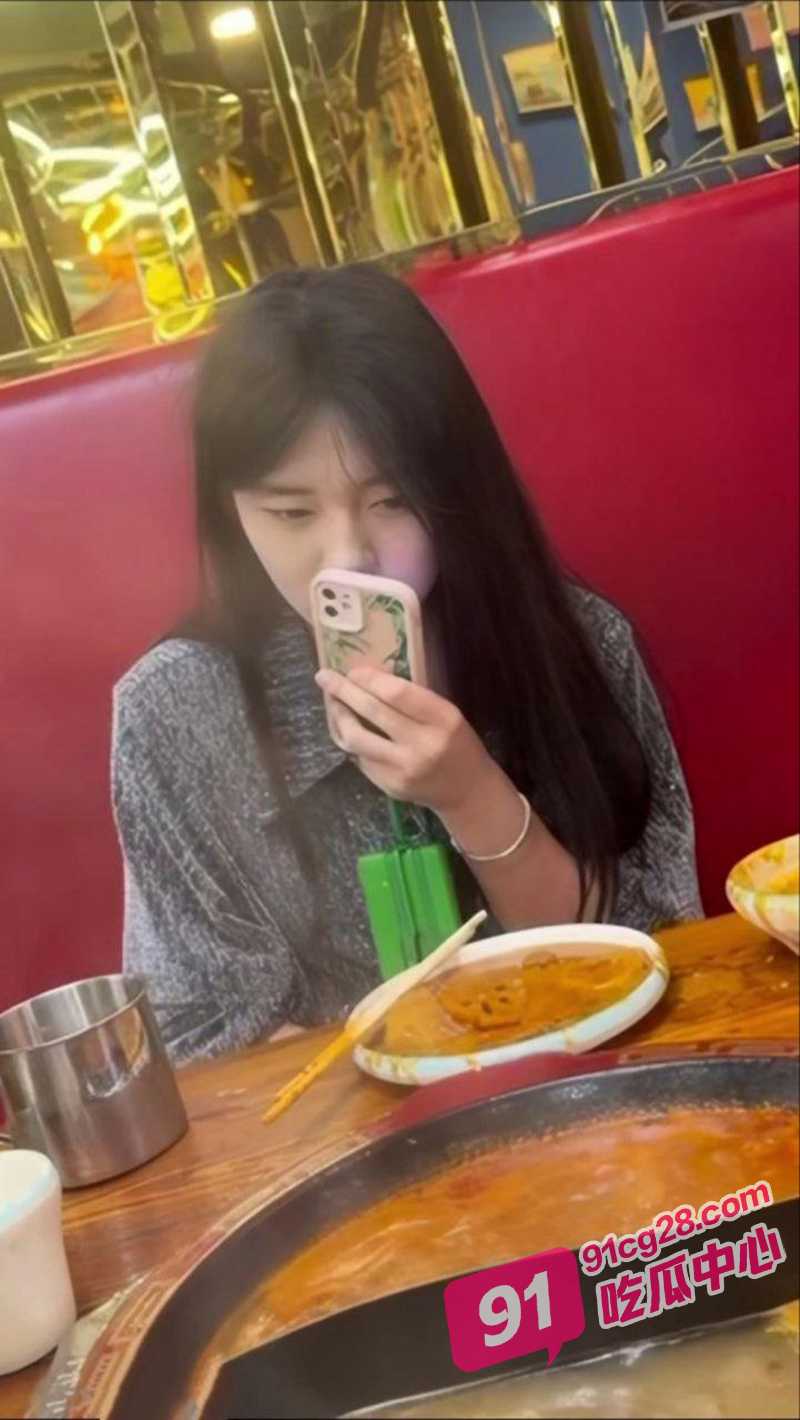 广东职业学院黄诗婷把闺蜜迷晕 交给自己男友爆操 这样的中国好女友哪里找！ 配图3