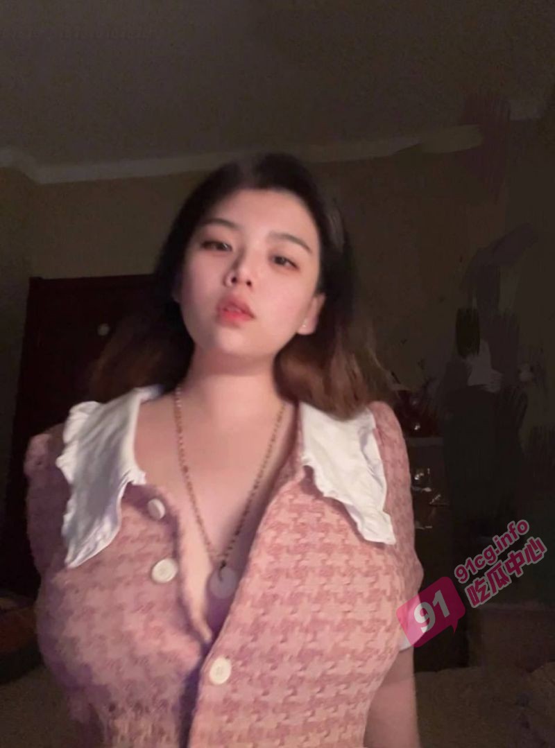 华南农业大学极品反差母狗曝光！纯情女神被金主当成母狗调教 口交深喉样样都来 ！