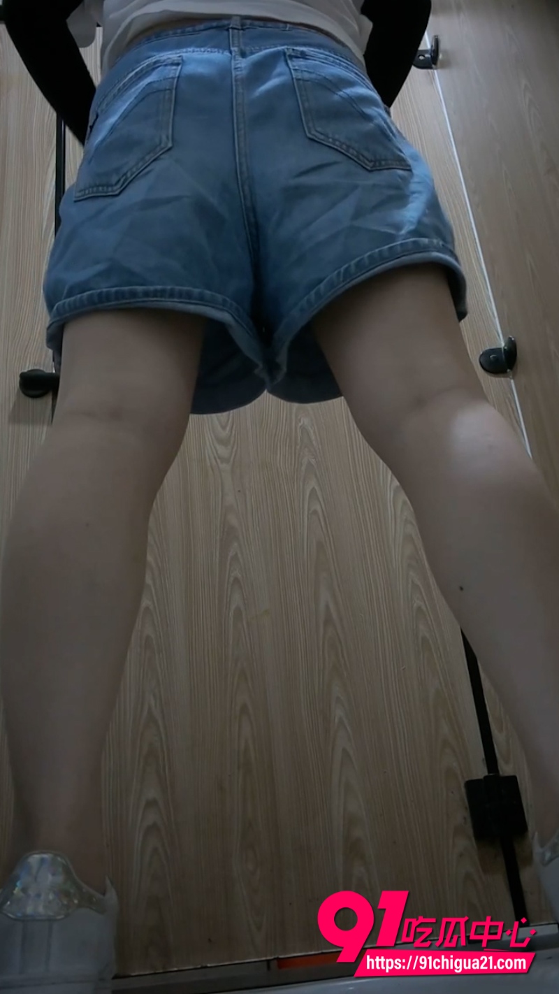 最新厕所偷拍合集10