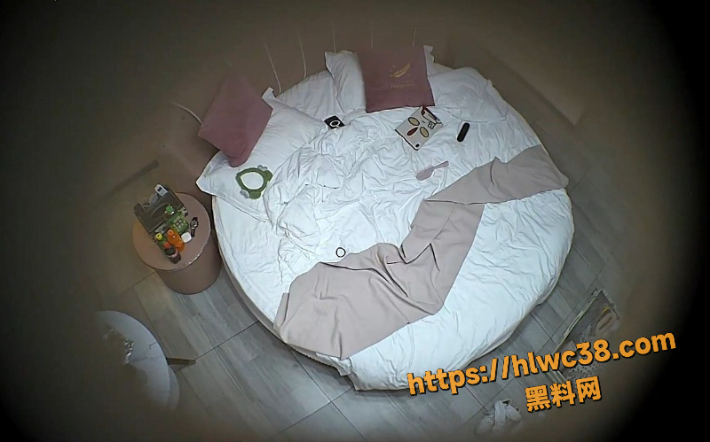 上帝视角6月12最新福利来啦 漂亮小美女上位疯狂骑乘 干得男友两炮直接干趴下