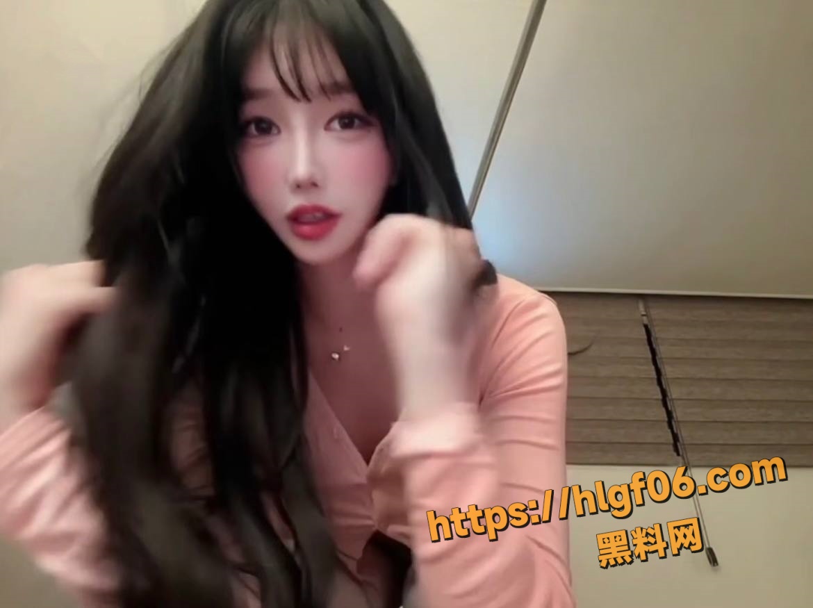韩国顶级模特美女主播 Yunjinikoji 付费定制视频流出 颜值韩妹爱好穿丝袜自慰 丰乳肥臀极具诱惑！