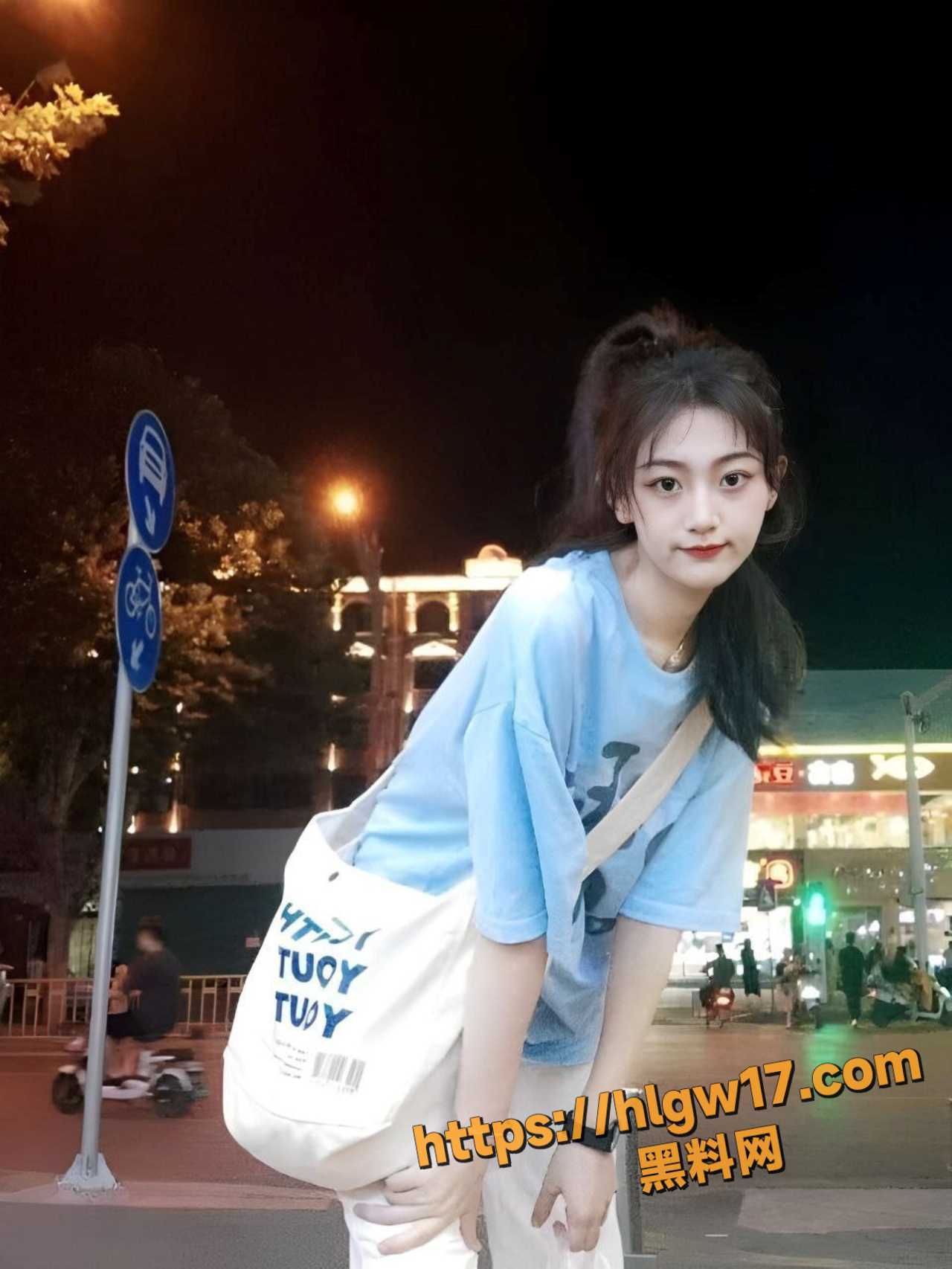 让女友尿出来 呆呆的女友摇身一变成了一个人尽可夫的淫乱妓女！ 配图
