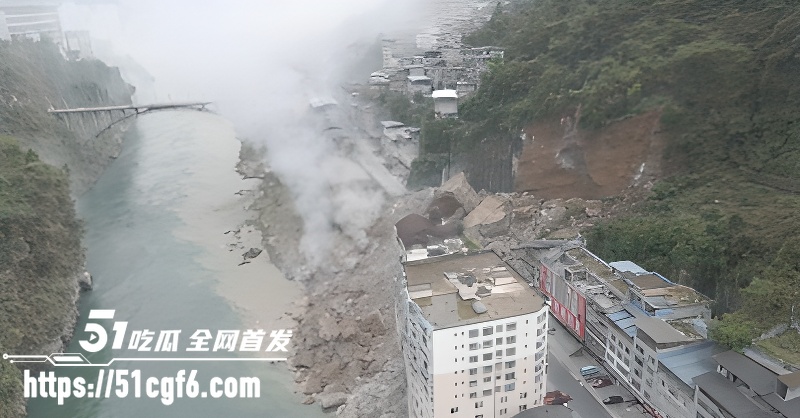 重庆彭水乌江三桥山体垮塌突发！ 1