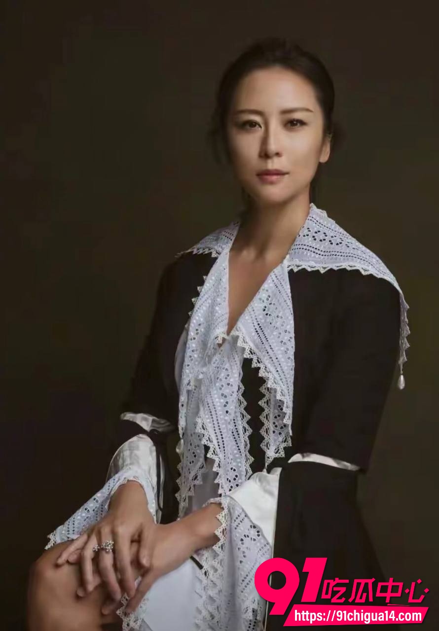 亚投行长女儿金刻羽34
