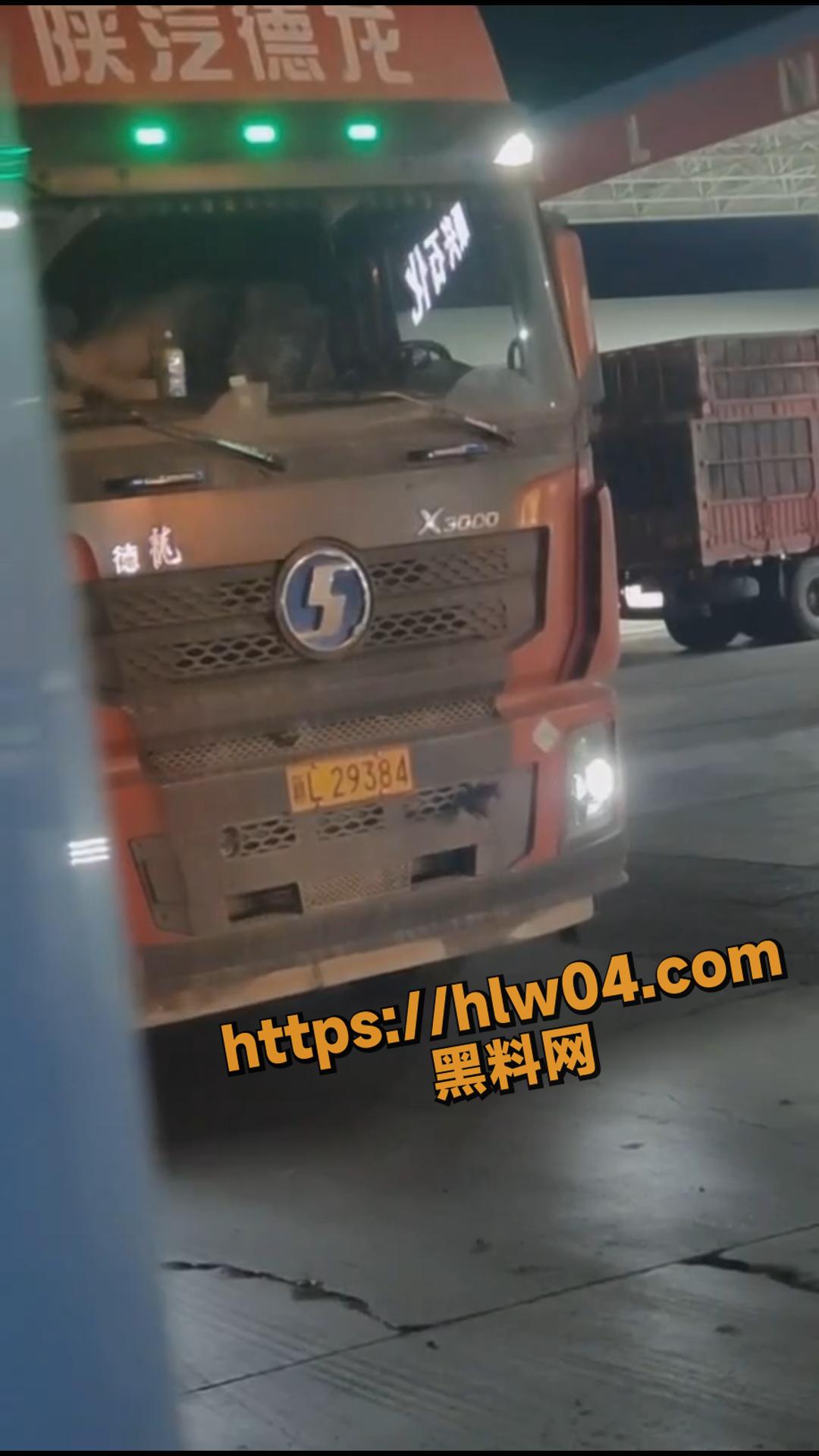赣L-29384车主请注意！你在加油站艹b被人录下来了 回家准备跪搓衣板吧！
