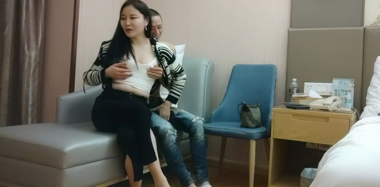 利哥探花之黑丝肉臀放荡女 舔穴到腿抖狂叫 翘臀后入猛干浪到失神!