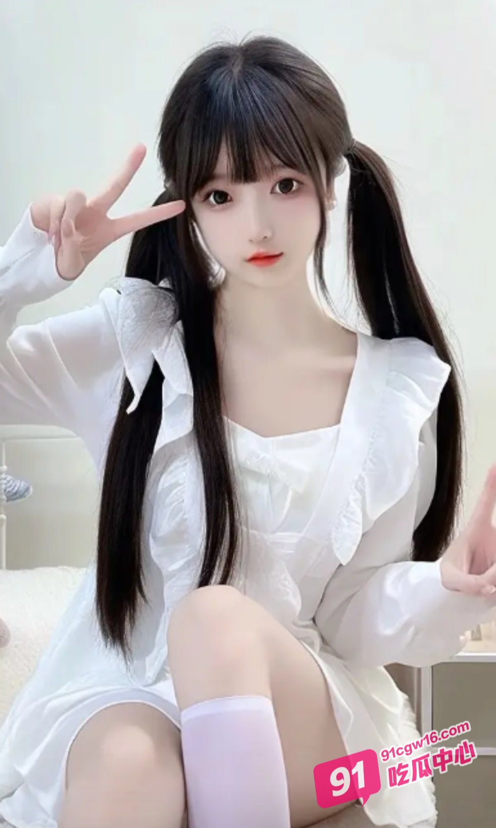 双马尾清纯小萝莉乔乔下海直播 白到出水的高颜值嫩妹你见过吗？ 配图3